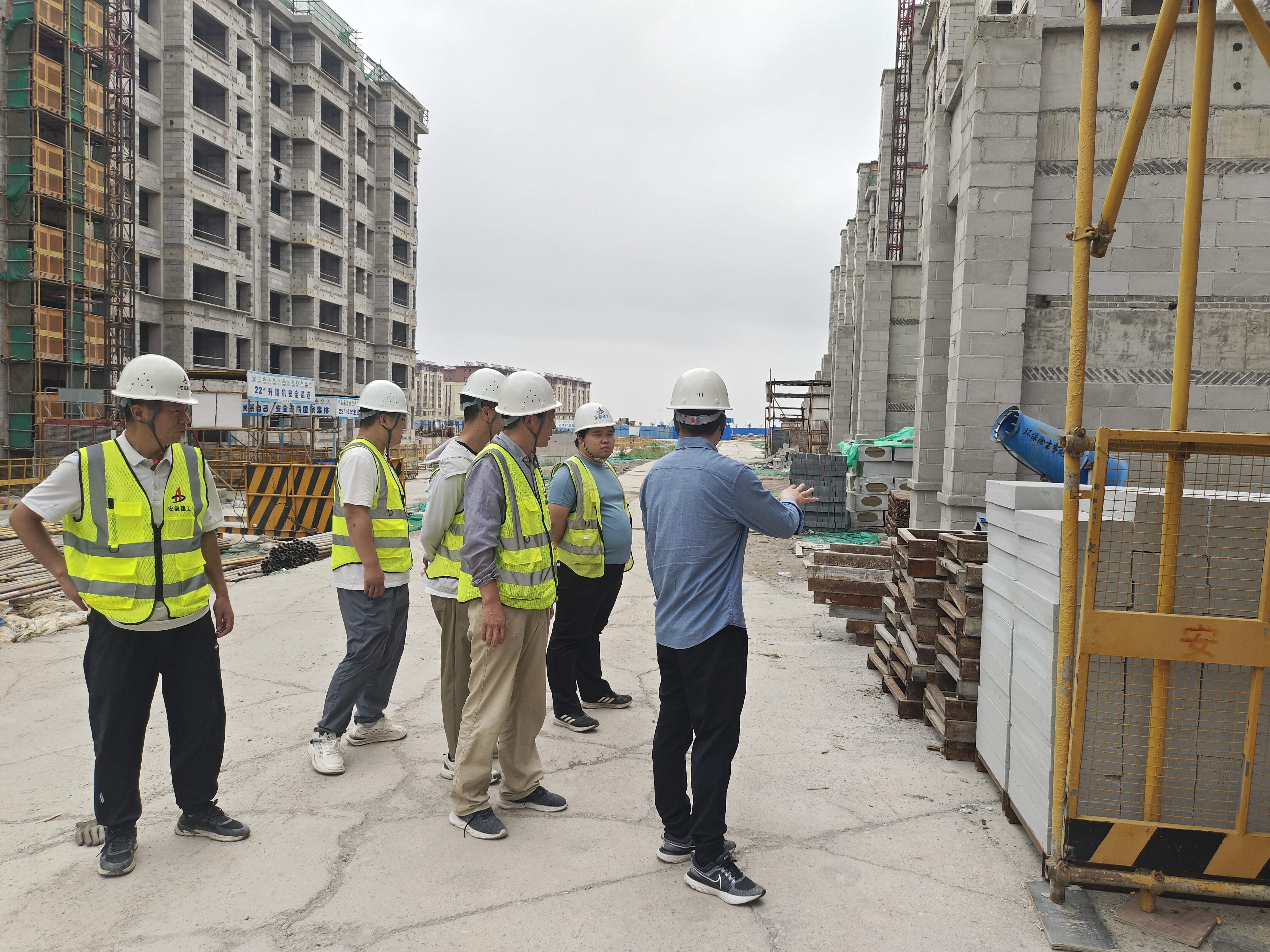 分公司分管副經(jīng)理帶隊檢查 (11).jpg 分公司分管副經(jīng)理帶隊檢查 (11).jpg